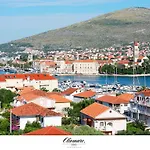 Oliomare Lägenhet Trogir